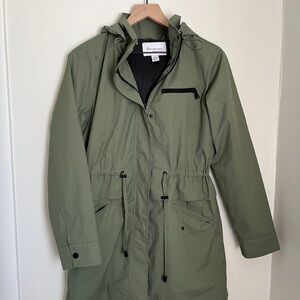 Vince Camuto Green Raincoat with Hood and Adjustable Waist
